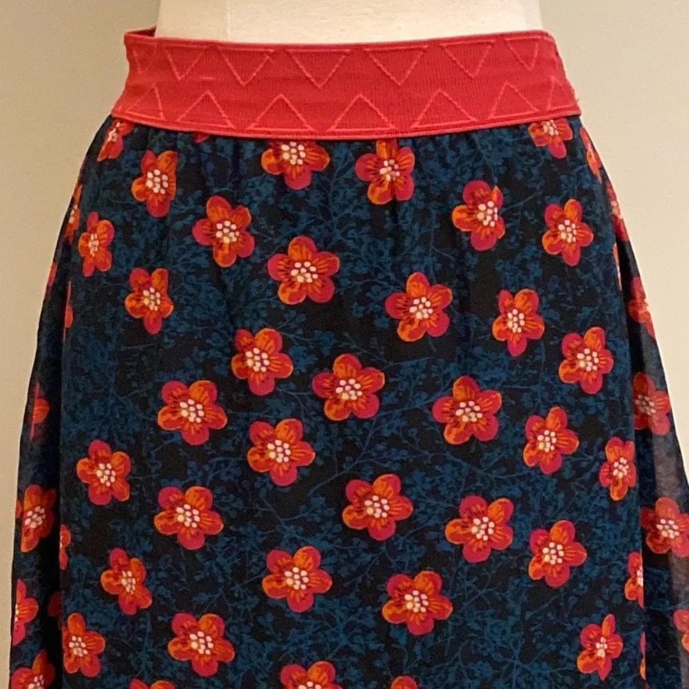 LuLaRoe Lola Navy Blue Red Floral SZ S Chiffon Cottagecore Boho Romantic Skirt - Picture 2 of 10